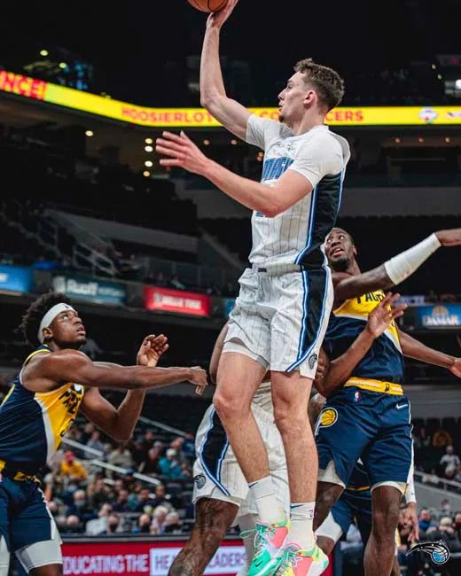 上留下了深 上留下了深