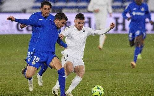 边线与中后 边线与中后