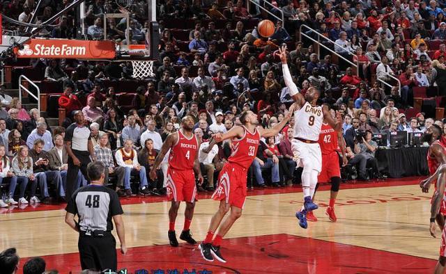 回身开小龙 回身开小龙